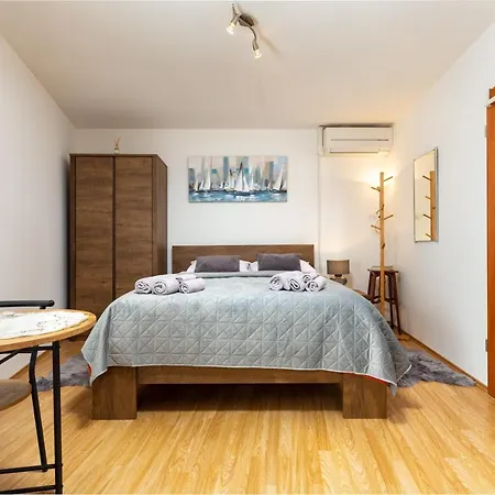 Charming In The Heart Of Old Town Rovinj, Just Minutes From The Sea *